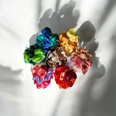 Tas de chouchous en satin multicolores